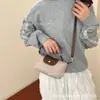 Bolsas Populares Transfronteiriças para Mulheres Outono e Inverno 2025 Nova Bolsa de Bolinho de Nylon de Alto Padrão Versátil Bolsa de Ombro Transversal
