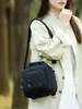 Bolso bandolera simple y versátil con múltiples bolsillos para mujer, nuevo bolso cuadrado pequeño ligero de gran capacidad para el día a día 2026, bolso de hombro casual