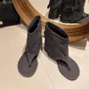 Sandálias Chinelo de Primavera para Mulheres, Shorts Tubo Planos da Moda, Botas de Verão 2026, Sandálias de Dedo, Botas de Cano Curto de Verão