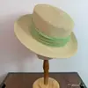 Sombrero de Paja Elegante Francés de Color Claro Estilo Resort de Alta Gama Sombrero de Ala Plana Ala Ancha Sombrero de Sol de Verano para Mujer
