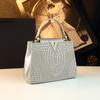 2026 Nova Moda Exquisite Saco Saco, Couro Brilhante de Luxo Leve, Bolsa de Mão com Pedras de Diamante, Nova Moda Bolsa de Ombro Transversal