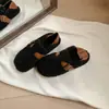 Novos Sapatos de Pelo de Urso com Salto Que Pode Ser Pisado para Aquecimento, Color-Blocking, Sola Grossa, Fivela de Metal, Sapatos Birkenstock de Pelo para Mulheres, Sapatos Baixos de Outono e Inverno