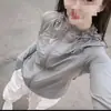 Chaqueta con capucha y cremallera de diseño estilo europeo para protección solar para mujer, Top deportivo casual de verano elegante que reduce la edad, Secado rápido