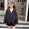 Jaqueta de Couro Nova Rantuo Outono 2026 Média e Grande Infantil com Capuz Falsa Duas Peças Jaqueta de Couro PU Simples Moda Top Transfronteiriça