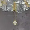 Versión Alta V Oro Collar de Trébol de Cuatro Hojas para Mujeres Diseño de Nicho Lujo Ligero Ágata Roja Flor de Nácar Cadena para Clavícula Venta al por Mayor de Fábrica