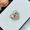 Broche de Corazón de Resina Chanel Estilo Nuevo 2025 para Mujer, Broche de Corazón Melocotón de Lujo de Alta Gama, Venta al por Mayor desde el Fabricante