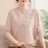 Blusa de tricô vermelha com gola redonda, modelagem solta e leve, adequada para mulheres de meia-idade e idosas, um suéter estiloso de outono para mães