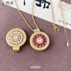 Collar Colgante de Girasol de Lujo Versátil de Gama Alta al por Mayor con Diamantes de Puntos Rojos y Verdes de la Joyería