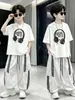 Ropa para niños para niños, traje de verano de manga corta, nuevo estilo de verano 2026 para niños mayores, deportivo, genial, elegante y moderno