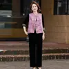 Novo conjunto de três peças com colete abotoado estilo chinês para mães de meia-idade, novo estilo outono 2026, terno elegante de veludo dourado para mulheres