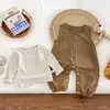 Dianxi 2026 Otoño Nuevo Conjunto de Petos para Bebé Estilo Coreano Mono y Camiseta Base Conjunto de Dos Piezas Moderno