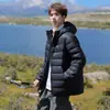 Chaqueta Ligera de Plumas para Hombre Otoño Invierno 2026 Estilo Nuevo con Capucha Corta Portátil Ligera Chaqueta de Plumas Acanalada Cálida para Hombre