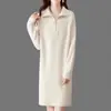 Moletom Casual Estiloso de Meio Zíper de Comprimento Médio Outono/Inverno 2026 Cobrindo os Quadris Vestido Suéter de Tricô para Mulheres