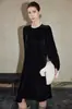 Vestido de Terciopelo de Seda para Mujer 2026 Otoño e Invierno Nuevo Estilo Manga Larga Dobladillo Asimétrico Suelto Falda de Seda de Morera