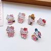 Broche de Hello Kitty japonés de dibujos animados, insignia de la serie Sanrio, accesorios para ropa, bolsos y estudiantes.