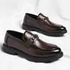 Zapatos de Hombre Transfronterizos, Zapatos de Cuero Casual de Moda para Caballero, Zapatos de Trabajo Slip-On Estilo Británico de Negocios, Zapatos Versátiles Negros con Hebilla de Moda