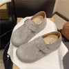 2026 Zapatos de suela plana, versátiles con aumento interno de altura, zapatos Birkenstock slip-on de otoño para mujer, nuevo slip-on de moda con hebilla de correa de tela y cuero
