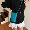 Bolsa Pequena de Celular para o Verão 2025, Bolsa de Ombro Transversal Elegante e Versátil, Cor Sólida com Padrão Granulado, Bolsa Quadrada Pequena Moderna e Versátil