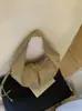 Nuevo Bolso de Hombro para Mujer 2025 Otoño e Invierno Versátil Crossbody Bolso Media Luna Dumpling Moderno Color Sólido Gamuza
