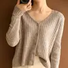 Nova coleção outono e inverno: cardigã curto macio e confortável, suéter de tricô feminino com decote V, peça de outer wear de cintura alta