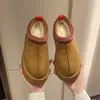 Botas de Nieve de Suela Gruesa Zapatos Peludos para Mujer Estilo Nuevo Invierno con Plus Terciopelo Zapatos para Mujer Artículo Caliente de Celebridad de Internet Pantuflas de Algodón sin Cordones