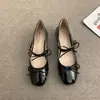 Zapatos bajos Mary Jane plateados de tacón grueso estilo francés para mujer, nuevo estilo de noche primavera-verano 2026, adecuados para combinar con faldas y uniformes JK