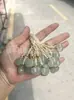Pingente de Jade Aventurina em Cor Água Clara com Novo Estilo Chinês, Apresentando uma Pequena Flor de Seis Pétalas e um Design de Gato da Sorte