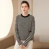 Tejido de cachemira cálido a rayas blancas y negras para mujer, Tejido de punto de manga larga para mujer, 25 nuevos estilos de tops para otoño e invierno con camisetas interiores