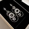 Brincos de Ouro 2025 Novo Estilo Quente Luxo Acessível High-End Elegante Elegante Outono e Inverno Brincos Exagerados Longos com Franjas