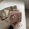 Mochila Pequena Estilo Faculdade 2025 Novo Estilo Moderno Bolsa de Ombro para Sair Mochila de Viagem Leve para Mulheres
