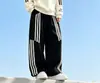 Conjunto de Roupa para Meninas 2026 Nova Moda Tendência Hip-Hop Estilo Streetwear Cool Conjunto de Calças Casuais Infantis Primavera e Outono