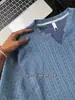Camiseta masculina de manga comprida, com decote V e design vazado estilo americano, respirável, com textura, perfeita como base casual para o outono, com um estilo simples e relaxado que combina com tudo.