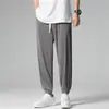 Calças de seda gelo masculinas verão novas estilo coreano moderno caimento solto plissadas fashion casuais comprimento tornozelo amarradas no tornozelo