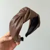 Diadema de Cuero Versátil de Ala Ancha, Moda y Sencillez, Diadema Nudosa de Cuero PU de Gama Alta para Salir, Pinza para Lavarse la Cara, Agujero para el Cabello para Mujeres