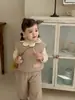 Roupas de Outono/Inverno para Bebê 2026 Novo Estilo Inverno Versão Coreana Roupas Infantis Suéter para Meninas Colete com Pelúcia Calças de Algodão