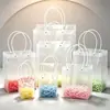 Bolsa de Mano Transparente Trapezoidal con Flores Bolsa de Mano de Flores para Vacaciones Bolso de Mano con Ramo para Regalo del Día de San Valentín Chino Bolso de Mano de PP con Ramo