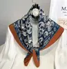 Pañuelo pequeño cuadrado de algodón y lino con estampado paisley en blanco y negro para mujer, adecuado para primavera, otoño e invierno, pañuelo para el cuello