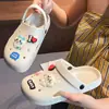 Sandalias de playa ligeras, antideslizantes, planas para mujer, pantuflas versátiles para el verano, adecuadas para usar al aire libre.