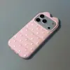 Estojo Amarelo com Bolinhas e PomPom de Orelha de Gato para Apple 17, Capa Simples e Macia para iPhone 16 com Design de Pata de Gato na Lateral 15