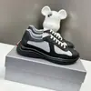 Listo para enviar, despacho inmediato: Zapatos para hombre P-brand Copa América, con parte superior de piel brillante, forro de malla transpirable y un diseño elegante, casual y deportivo