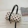 Bolsa de nailon casual de gran capacidad para mujer, nueva moda 2026 bandolera de lunares para el trabajo, bolsa de mano de estilo relajado