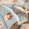 Conjunto de Quatro Peças de Flanela de Coral Coral de Leite Espessa de Desenho Animado de Grau A Inverno Cobertor Dupla Face de Pelúcia Lençol de Cama Lençol com Elástico de Três Peças