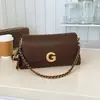Bolsa Feminina Retro com Corrente de Axila Coreana de Nicho Grande Capacidade Fashionável de Ombro Único Transversal de Axila Toque de Luxo Feminina