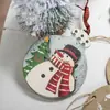 Etiqueta colgante de madera navideña pintada Etiqueta de decoración de árbol de Navidad 10CM Madera Navideña Muñeco de Nieve Santa Claus Decoración