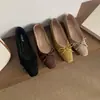 Mocassins Quadrados de Camurça com Solado Plano Femininos 2025 Novo Estilo Coreano Laço Sapatos de Vovó Slip-on Sapatos para Ir ao Trabalho Sapatos de Trabalho