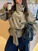 Otoño/Invierno 2026 Bestseller Transfronterizo para Mujer AliExpress: Elegante Cortavientos Corto de Doble Botonadura con Cuello Alto y Cinturón