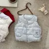 Conjunto de tres piezas para bebé estilo coreano otoño e invierno de 1 a 3 años 2026 nuevo chaleco ligero de plumas y mallas traje térmico