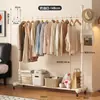 Resistente perchero de pie para el dormitorio, perchero móvil de lujo estilo crema de alta gama para secado y almacenamiento de ropa en casa