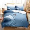 Juego de cama cepillado de cuatro piezas impreso digitalmente en 3D suministrado directamente de tres sábanas de cisne de dibujos animados, edredón, almohadas