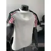 2026 Novo Estilo de Verão Masculino Camiseta de Manga Curta Patchwork Colorido Contrastante Gola Redonda Solta Listrada Estilo Esportivo Tendência Top de Meia Manga